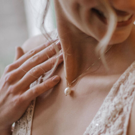 Kette mit einer Perle für die Braut
